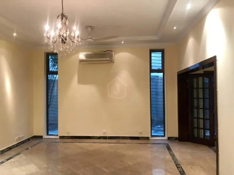 Spacious Corner House Available for Sale