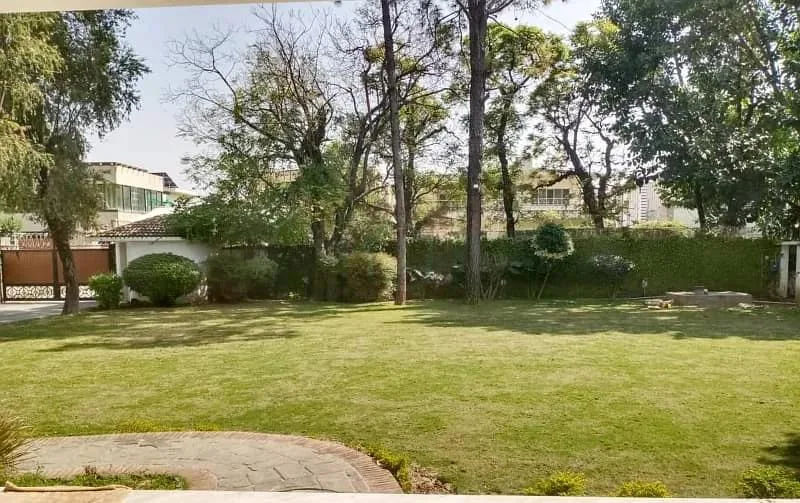 4 Kanal Old House in Prime Location, Islamabad F-6