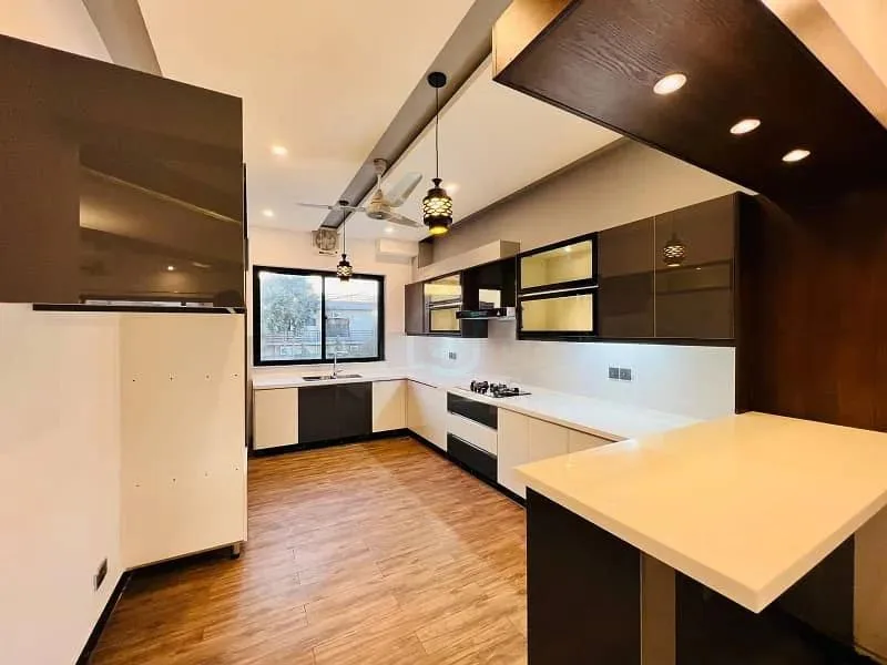 Modern 1 Kanal House with 6 Bedrooms for Sale in DHA Phase 2