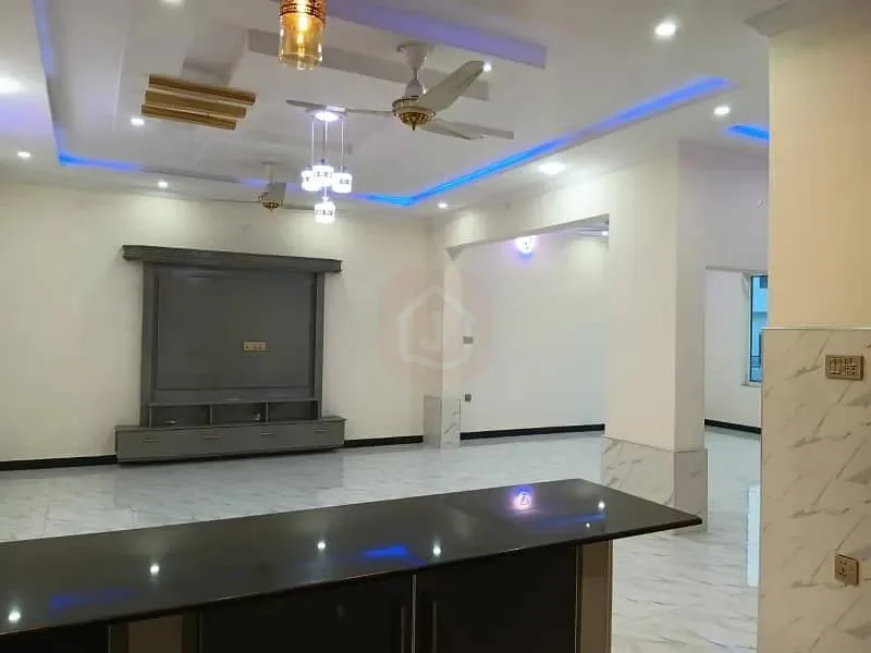 Brand New 10 Marla Sun-Faced Home in Top City 1