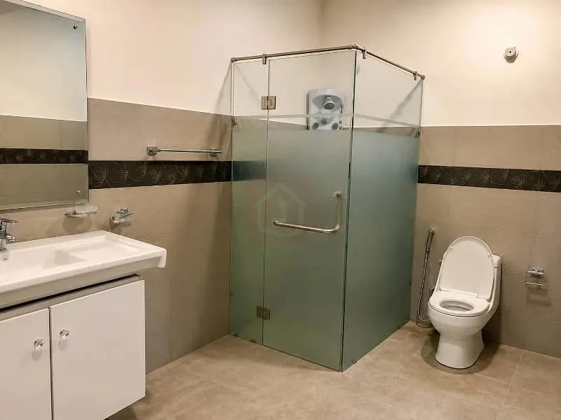Attention Investors! 2 Kanal House Available for Sale