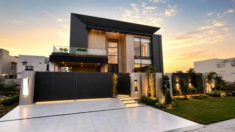 1 Kanal Contemporary Villa Available Near Carrefour in DHA
