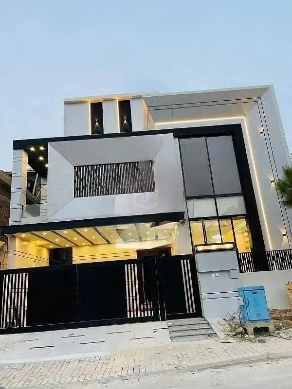 10 Marla House Available for Sale in Top City 1 - Block D