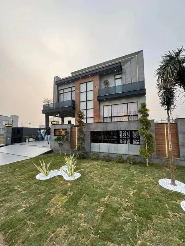Stunning One Kanal Luxury Bungalow with 2 Servant Quarters in DHA Lahore