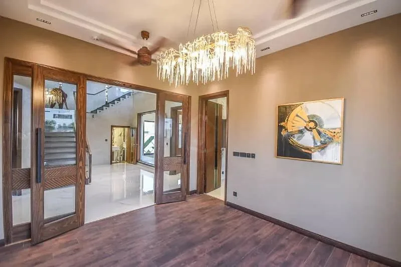 10 Marla Newly Built House in Prime Location Close to Park and Airport