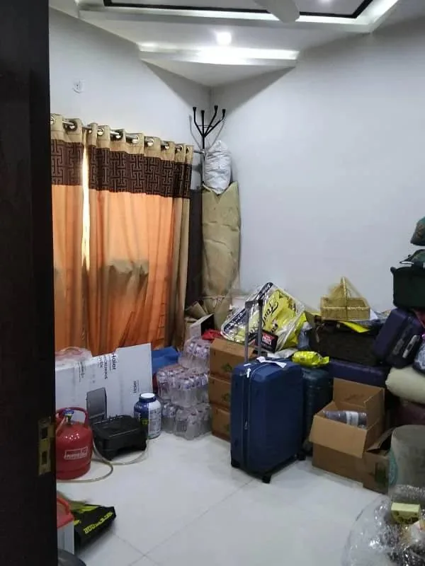 One Kanal Used Bungalow For Sale in DHA Lahore, Near Park and Market