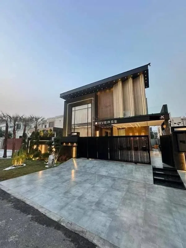 Luxurious One Kanal Bungalow with Basement and Pool in DHA Lahore