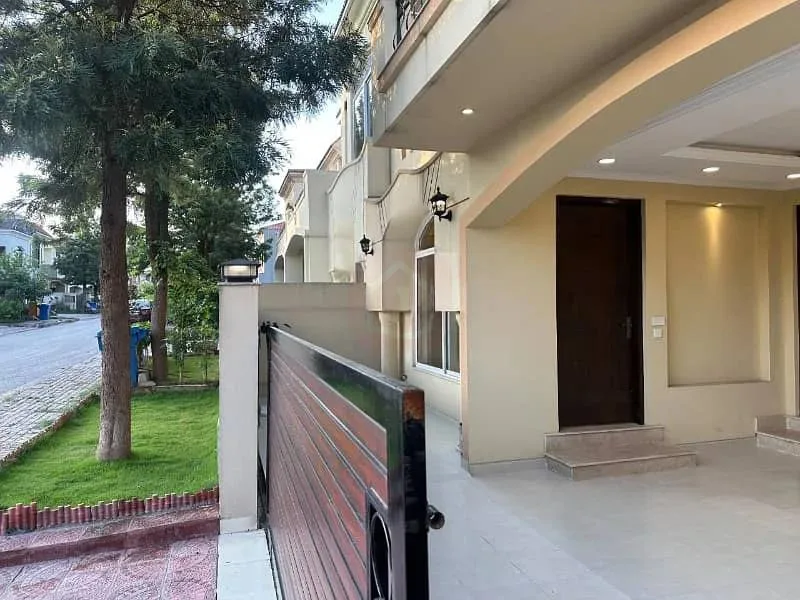 Stunning 10 Marla House Available in Bahria Enclave Islamabad Sector C1