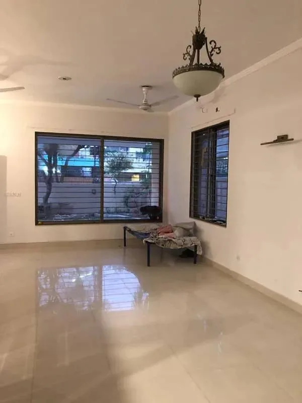 One Kanal Used Bungalow Available in DHA Lahore Near Park & Market