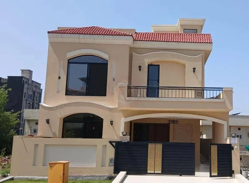 Stunning 10 Marla House on Boulevard in Bahria Enclave Islamabad - 5 Bedrooms
