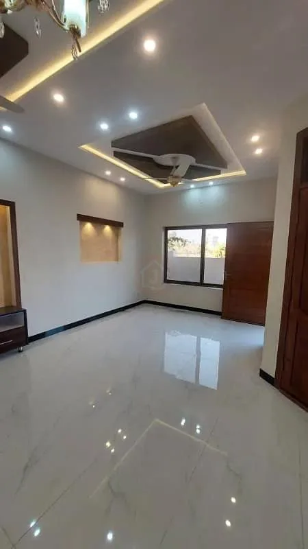 Elegant 5 Marla Home Available in DHA Defence