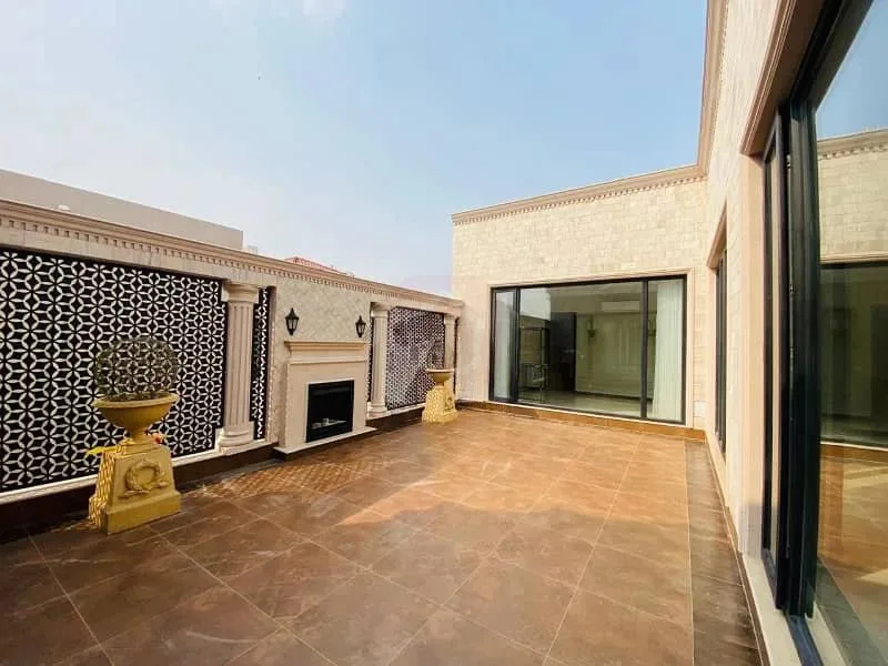 Stunning One Kanal Bungalow for Sale in DHA Lahore with Servant Quarters