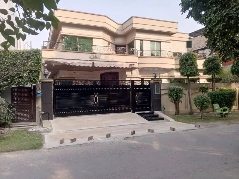 One Kanal Modern Bungalow for Sale in DHA Lahore