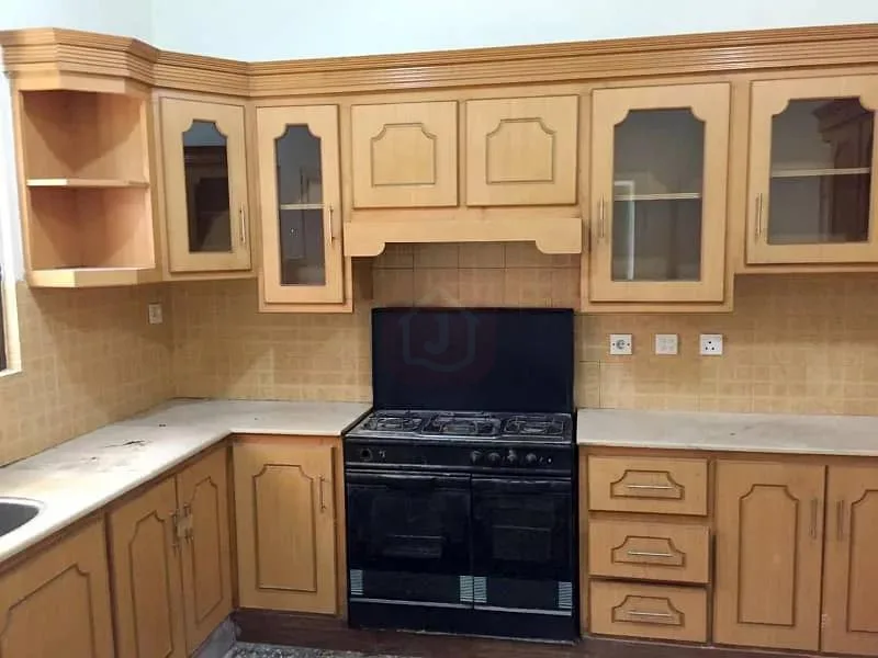 Investor Price Old House for Sale in Islamabad F-8
