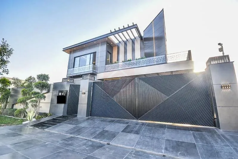 10 Marla Newly Built House in Prime Location Close to Park and Airport