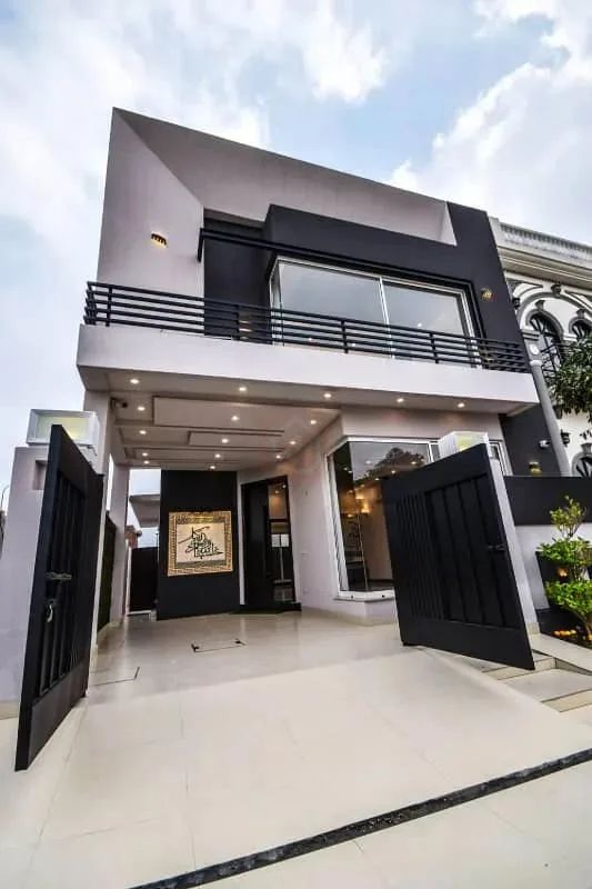 5 MARLA NEWLY BUILT MODERN HOUSE AVAILABLE FOR PURCHASE