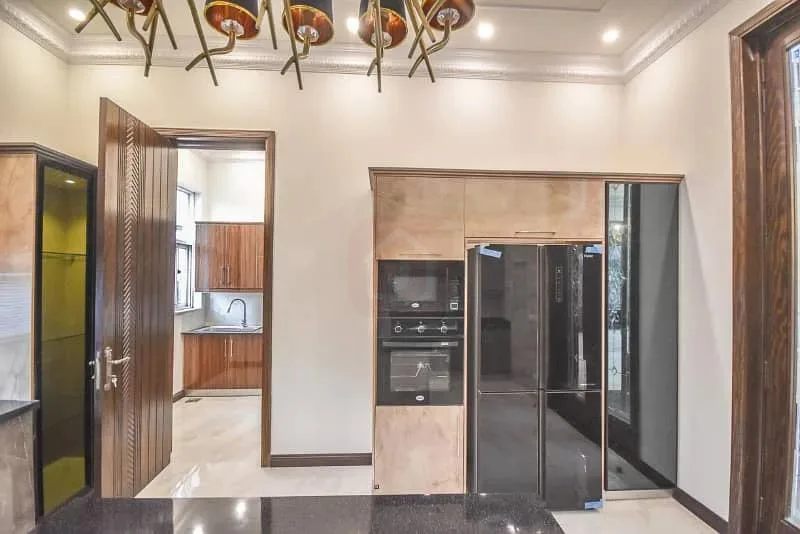1 Kanal Contemporary Villa Available Near Carrefour in DHA