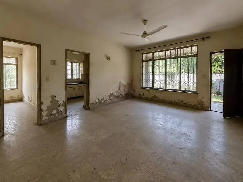 Demolishable House in F-8 - Investment Opportunity