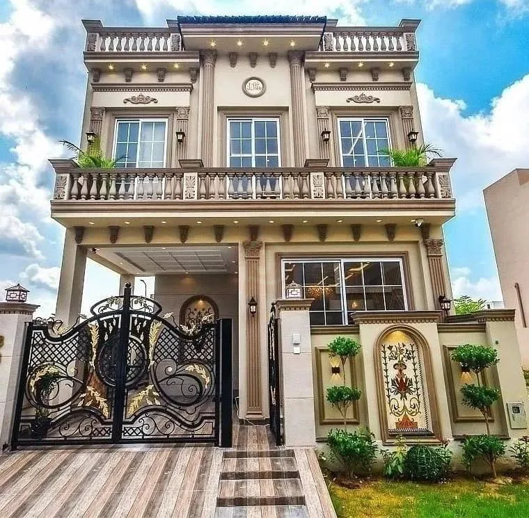 5 Marla Elegant Villa with High Ceiling Lobby Overlooking Park