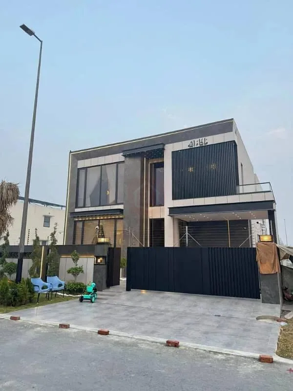 Luxury One Kanal Bungalow with 2 Servant Quarters for Sale in DHA Lahore