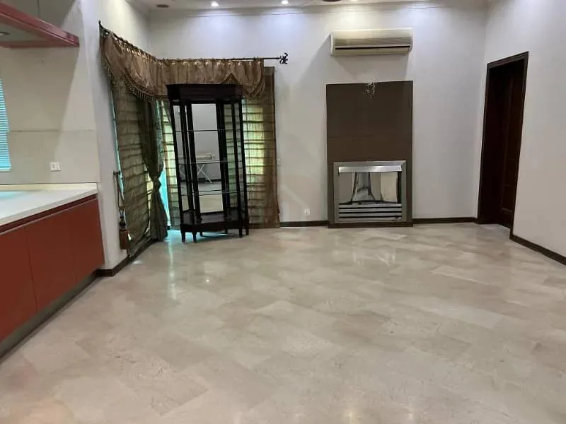 Modern One Kanal Bungalow for Sale in DHA Lahore, Near Park and Commercial Area