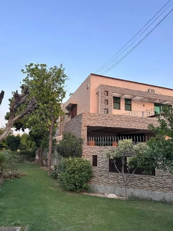 11 Marla Corner Bungalow for Sale in DHA Lahore Near Park and Market