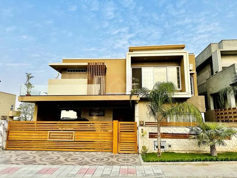 Designer Double Unit Dream House with 6 Bedrooms and 15kW Solar