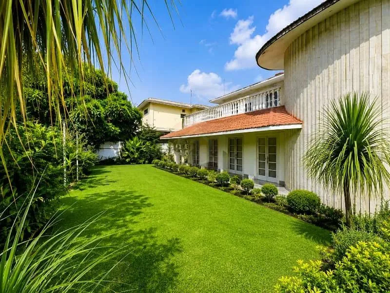 Corner House in F-8 Islamabad for Sale