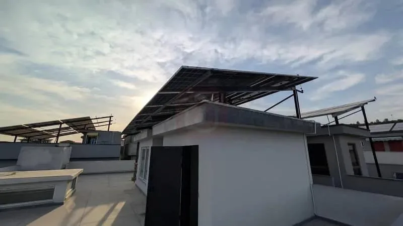 Elegant 10 Marla Home with 20KW Solar in Bahria Enclave, Sector J