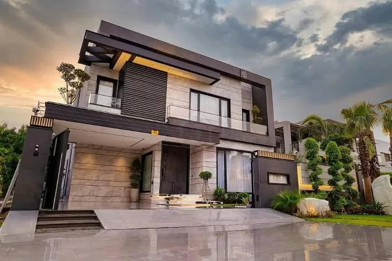 Stunning One Kanal Luxury Bungalow with Full Basement in DHA Lahore