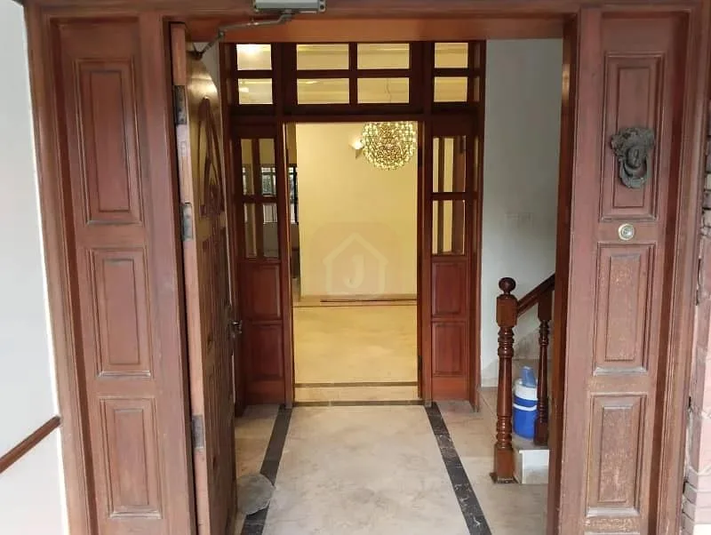 Modern One Kanal Bungalow for Sale in DHA Lahore