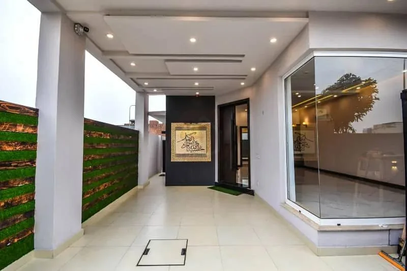 5 MARLA NEWLY BUILT MODERN HOUSE AVAILABLE FOR PURCHASE