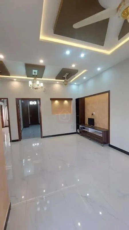 Elegant 5 Marla Home Available in DHA Defence