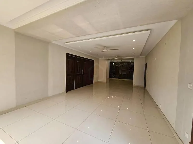 Old House for Sale in F-7, Islamabad - 1777 SQYD