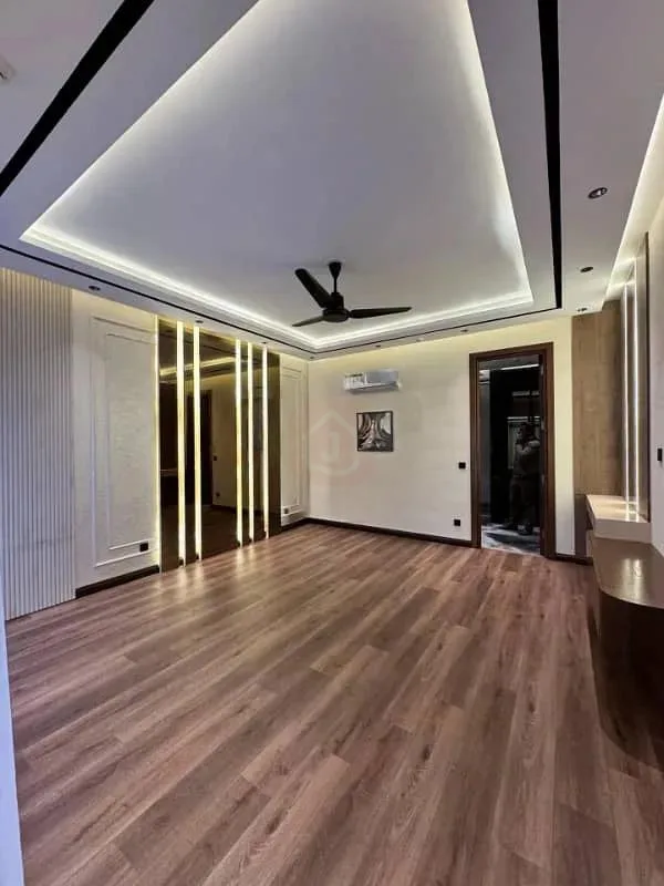 Stunning One Kanal Luxury Bungalow with 2 Servant Quarters in DHA Lahore