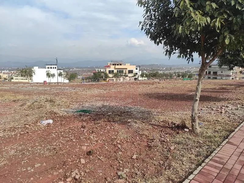 10 Marla Residential Plot Available in Bahria Enclave Sector M