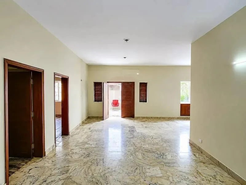 Corner House in F-8 Islamabad for Sale