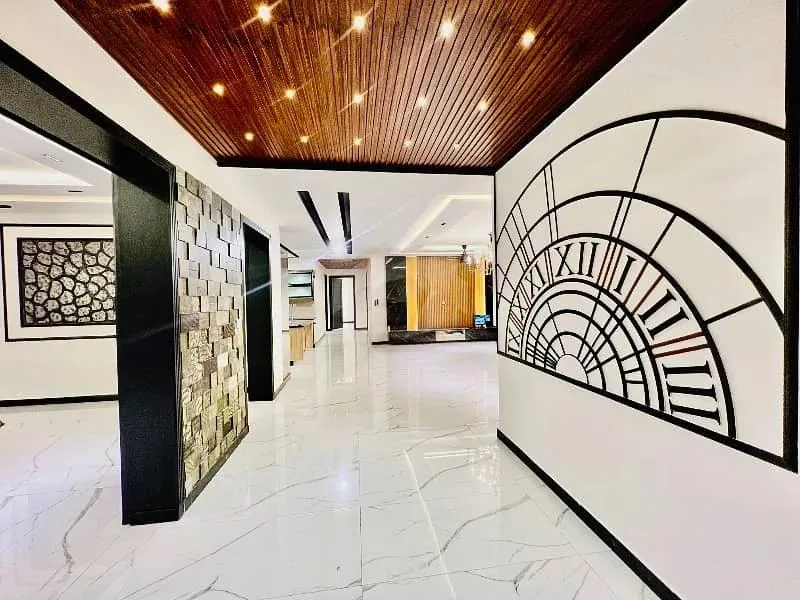 Elegant Basement Residence Close to Central Park