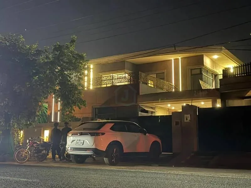 Stunning One Kanal Luxury Bungalow with Full Basement in DHA Lahore