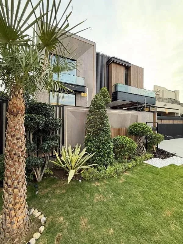 Stunning One Kanal Ultra-Modern Bungalow with Full Basement in DHA Lahore