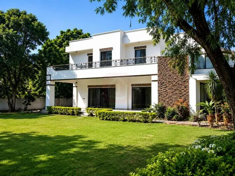 2000 SQYD Old Livable House For Sale in F-6, Islamabad