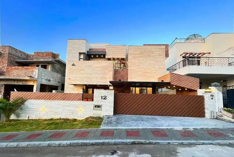 Designer 1 Kanal House with 5 Bedrooms for Sale in DHA