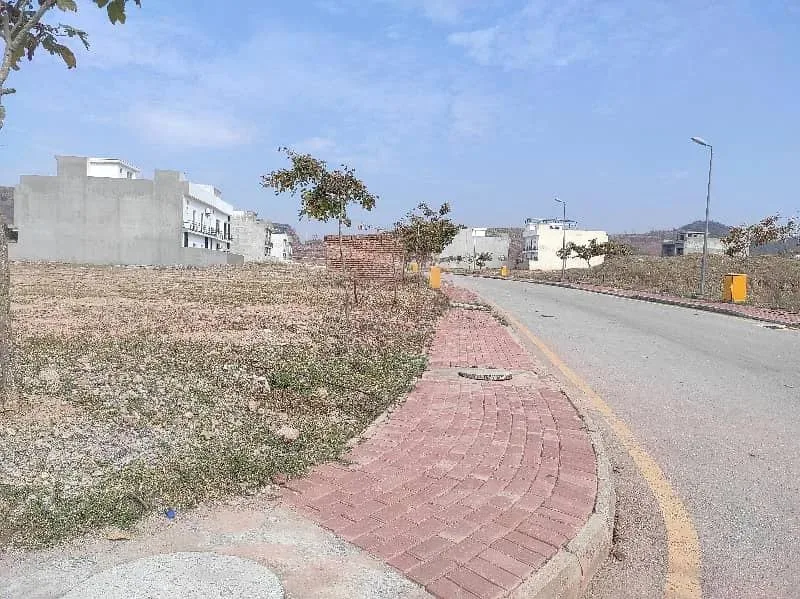 8 Marla Margalla Facing Plot for Sale in Sector J, Bahria Enclave