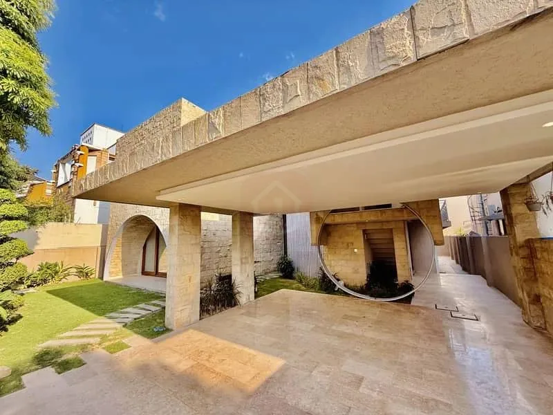Beautiful 1 Kanal Designer Home Available in DHA Phase 2