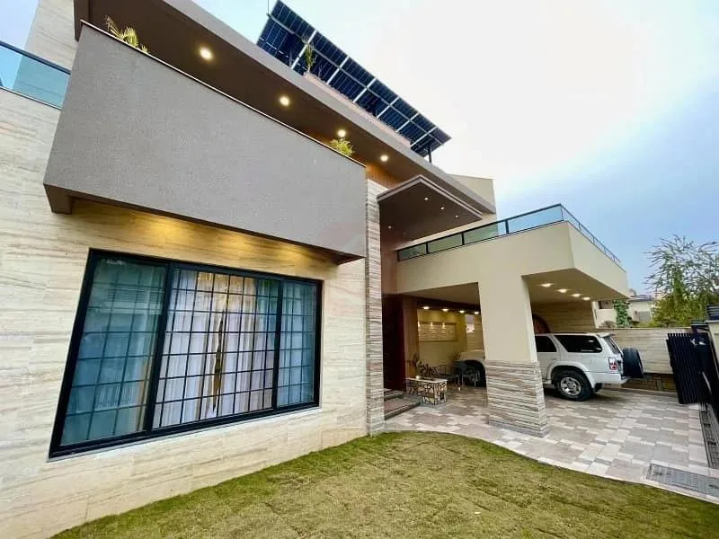Elegant 1 Kanal House Available for Sale in DHA I_R