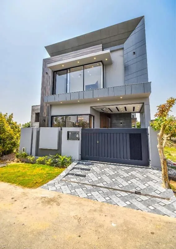 5 MARLA OWNER BUILT HOUSE IN PRIME LOCATION OF DHA LAHORE