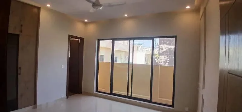 Stunning 10 Marla House on Boulevard in Bahria Enclave Islamabad - 5 Bedrooms