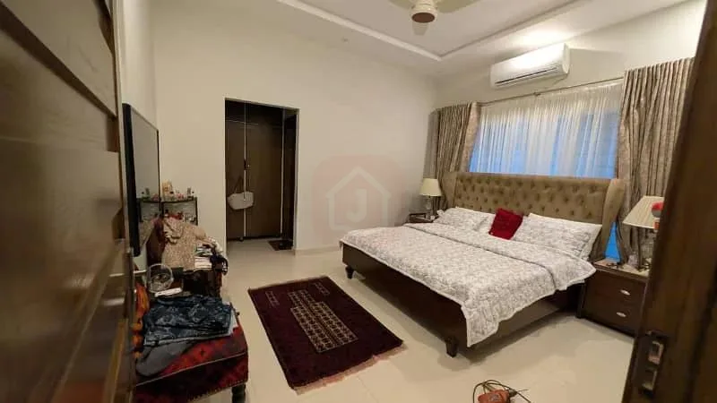 Elegant 10 Marla Home with 20KW Solar in Bahria Enclave, Sector J