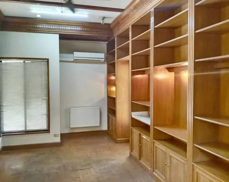 Spacious 4 Kanal House in Islamabad F-6