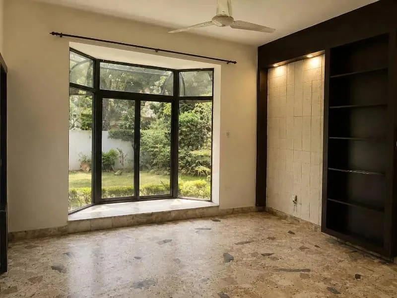 House for Sale in F-7/2 Islamabad, 80x120